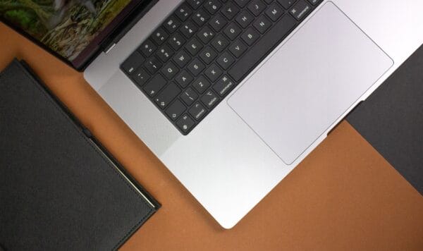 Apple MacBook Pro M2 MAX 96 GB - obrazek 2